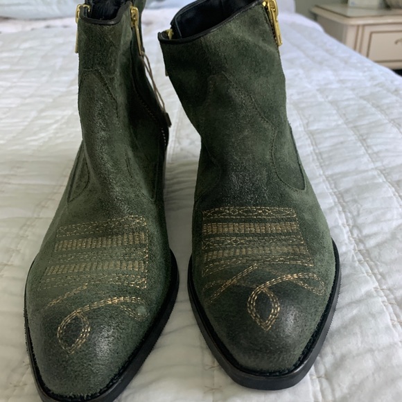 Green Suede boots - Sz 8 (Italian, never worn) - Picture 5 of 5